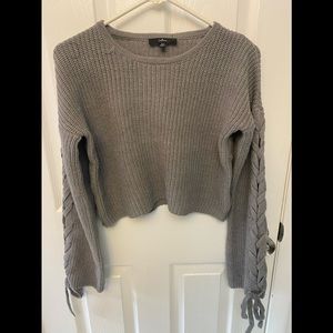 Lulu’s cute and cozy light grey ribbed knit lace up sleeve sweater.